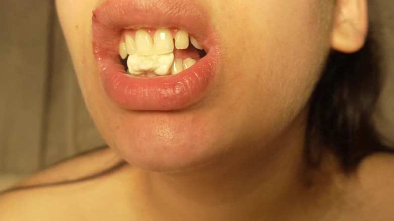 AmayaMori: La sorellastra mastica e succhia la gomma da masticare e...
