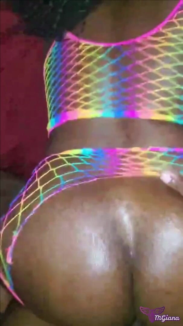 OMGiana Uncensored: การรักษาที่บ้านที่ใกล้ชิดของ Giana - เย็ดหน้าและตูด