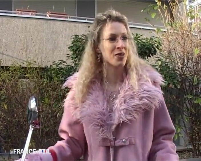 French Family Secrets: Một vũ công hài hước với những giấc mơ bẩn...