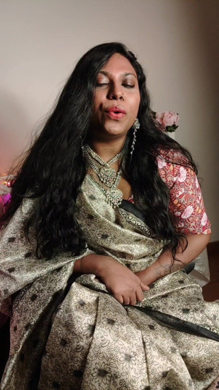 Silky Sutra: Aunty Ilaria Lets You Worship Her Hairy Armpit