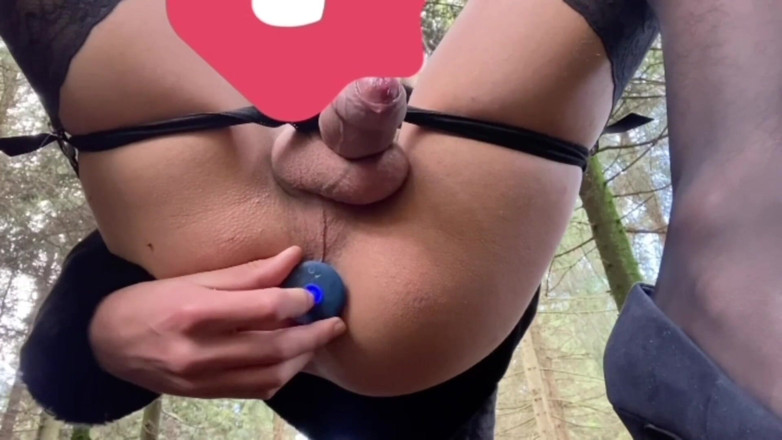Luca-twink: Loira maricas exibicionista ao ar livre plug anal