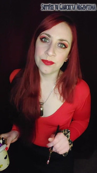 Můj feminizovaný cuckold a já v nočním klubu koukáme na penisy!!