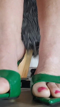 Blond Hottie Leggy Toe Tapping in Sexy Green Heels.
