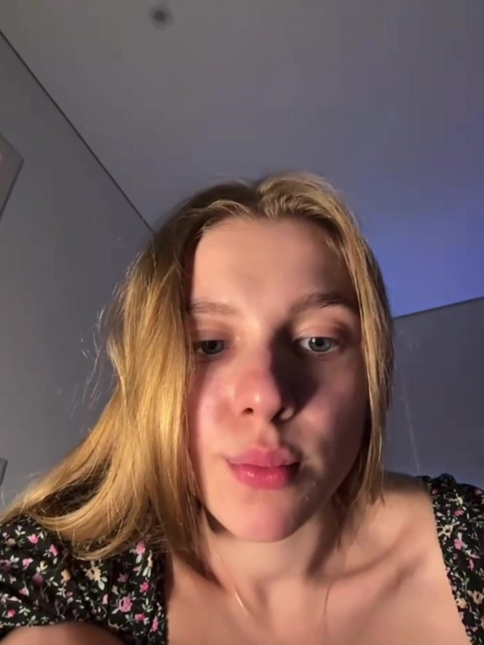 JuiceLussie: Tetek amatur blonde berkongkek pada kamera web