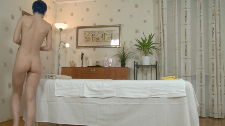 TeenXXX Stories: Geile tiener wordt geolied en geneukt op de massagetafel