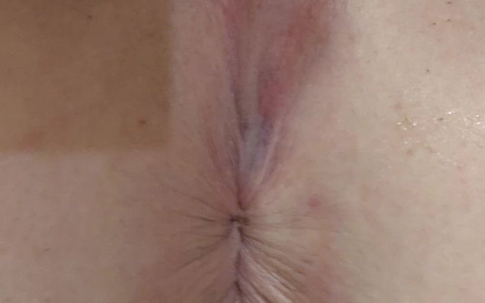Sissyhome: Futându-mi cu degetul curul strâmt