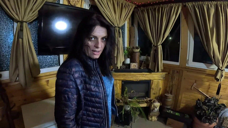 MilfyCalla: Stydké Pysky MILF Tančí, Škádlí a Čůrá V Jejích Džínách - Mokrá Fetiš...