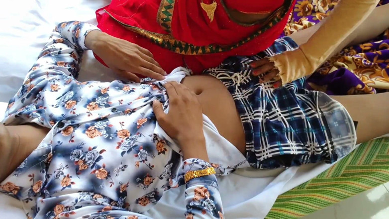 Safashaikh: La cameriera indiana fa sesso con un giovane capo caldo