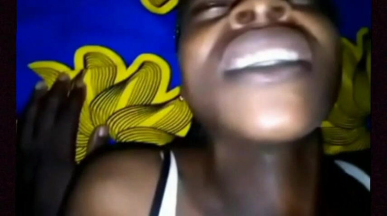 Viporn sex bais: 我在穿透她之前刮了她的头发