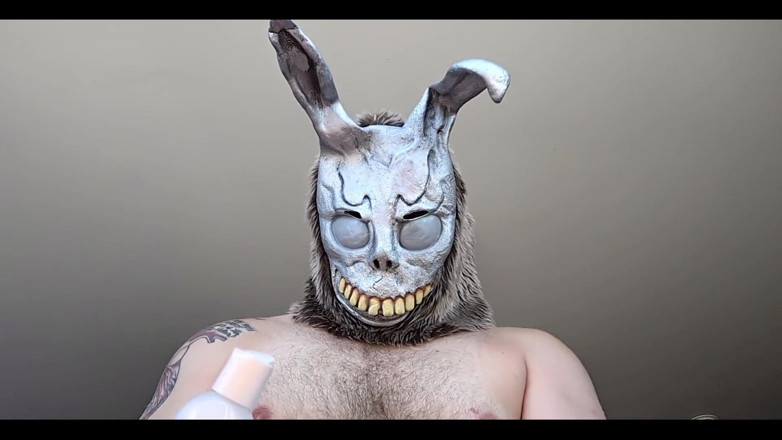 WolfgangWhite: Maskovaný muž do tebe buší