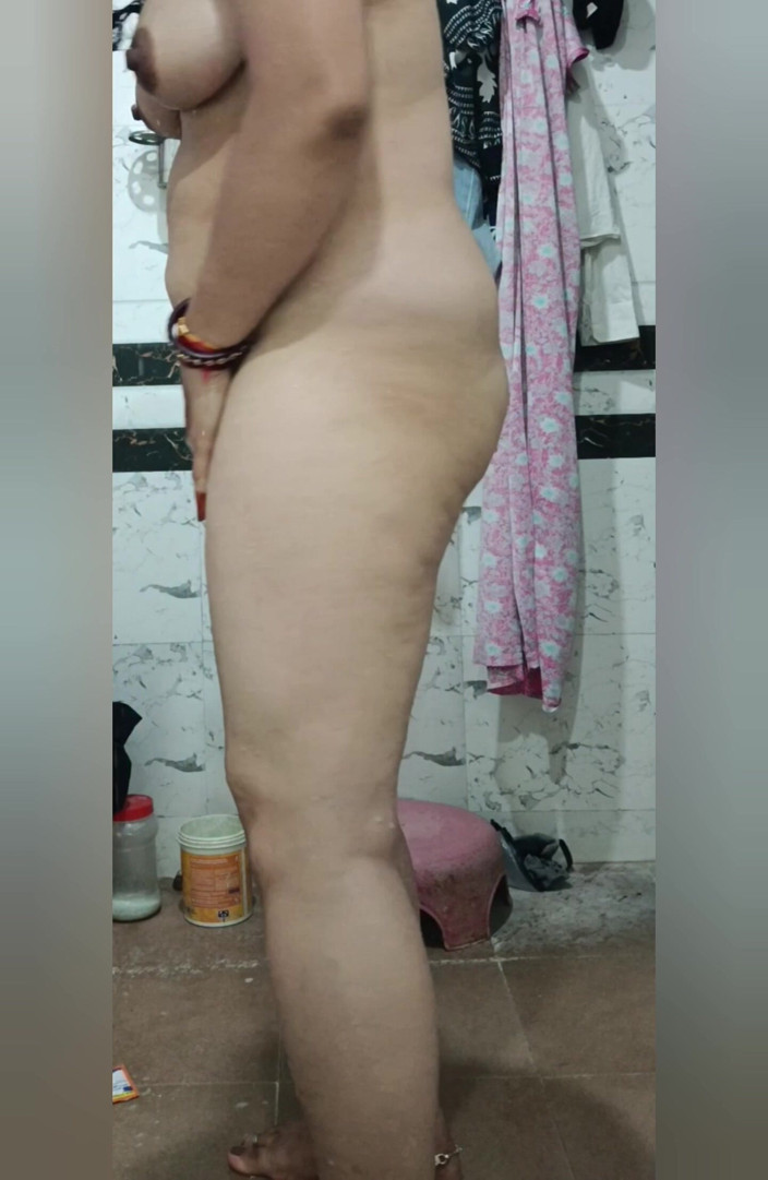 Priyahot77: 화장실에서 Priya Bhabi 핫한 바디 워시