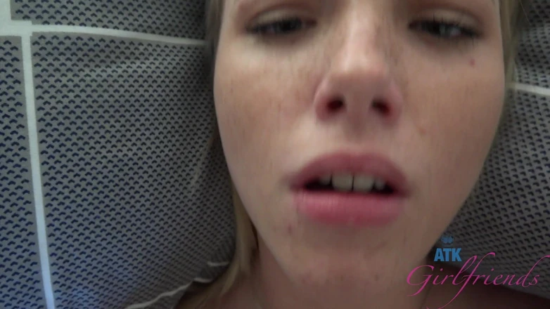 ATK Girlfriends: Наблюдаю, как эти девушки просят папочку, чтобы заполнить их спермой