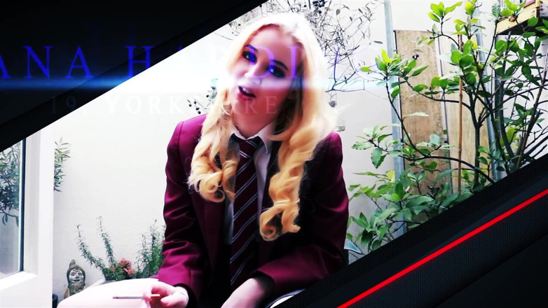 British Teens: 18 Year Old college girl Taking A Piss on the...