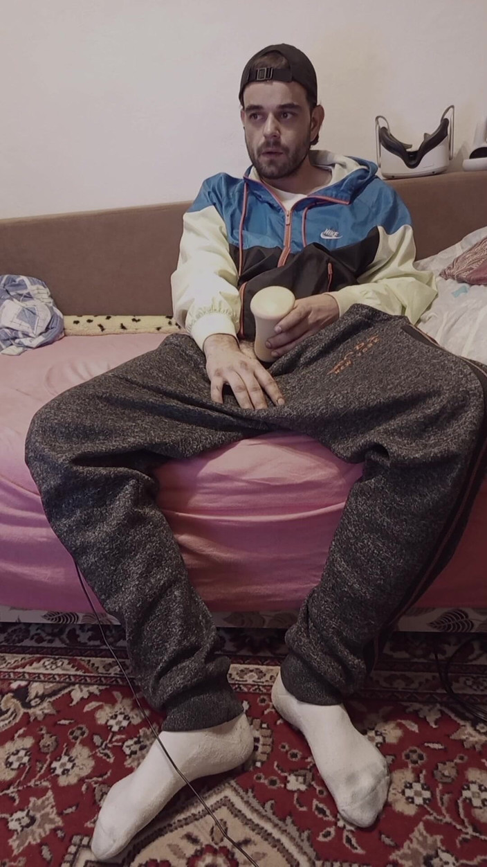 jerkofflover: Onanera på sängen på min fritid