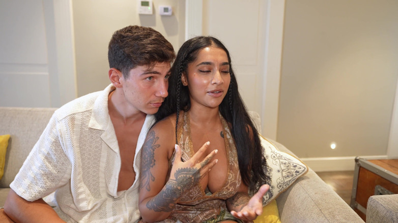 Yeri Blue: Hoán đổi cặp đôi Ấn Độ - Yasmina Khan &amp; Mia Z