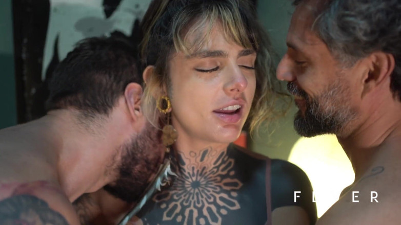 Fever Films: เดรดร้อนแรงเย็ดกับเพื่อนสาวเซ็กซี่สองคน เบลินญ่าและปุกก้ามาช่วย แล้วก็มีน้ำพุ่งกระจายสุดฟิน
