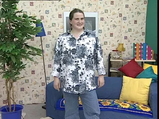 Tina, grosse et étrange, veut montrer ses seins