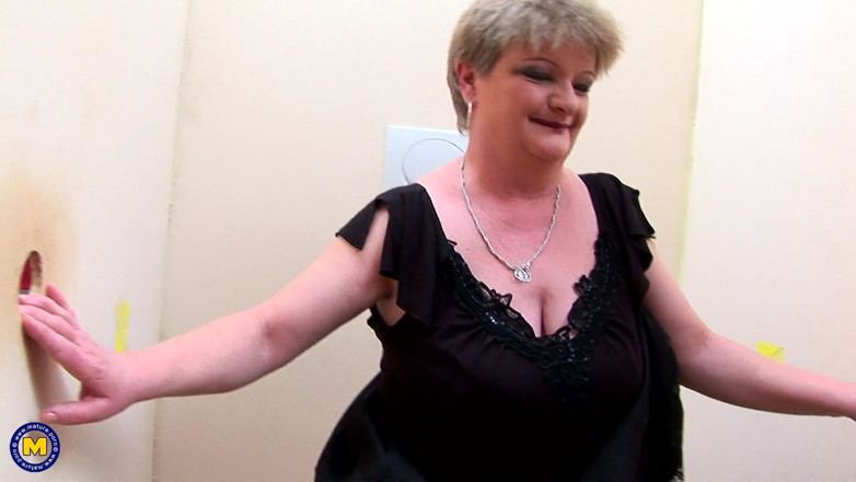 Mature NL: Llena esa zorra madura de grandes tetas con polla