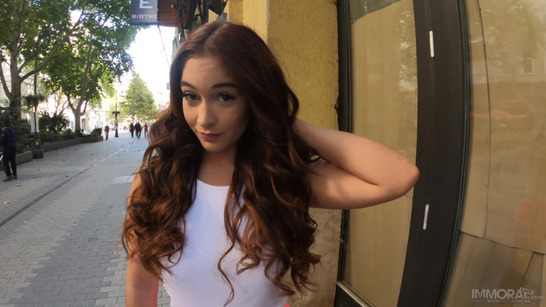 Immoral Live: Morena beleza colega pressiona seu treinador a transar com ela...