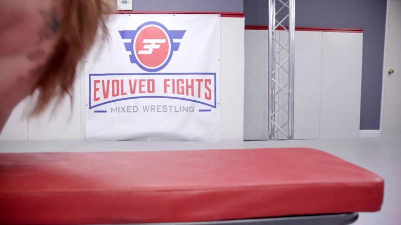 Evolved Fights: Bella rossi ve ruckus 2 karışık güreş