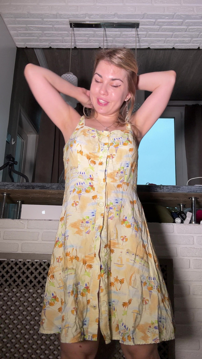 Misty Phoenix: 穿着夏日礼服，没有内裤