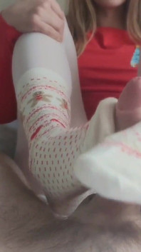 Kaus kaki natal dengan kaus kaki putih yang imut dan stoking putih
