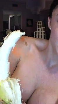 Cleo Banana Sex oralny
