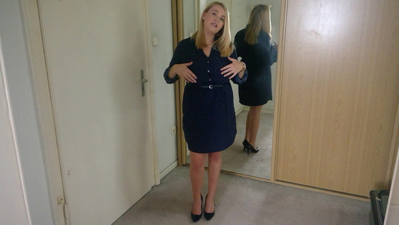Annabelle Rogers: Đụ tôi đi, chị kế vú to của bạn