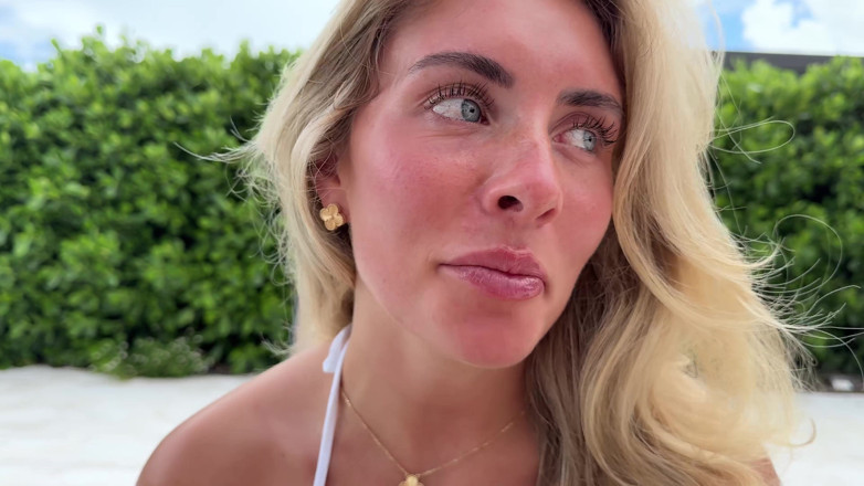 J-Mac: Britt bombshell Bonnie Blue dá amor ao vizinho jmac