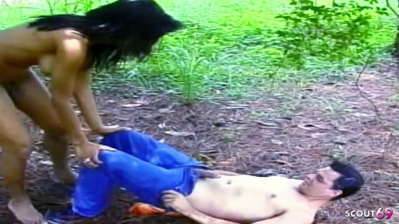 Shemale TS Collection: Латина транссексуал з великими цицьками трахає хлопця на відкритому повітрі об дерево, поки він не кінчає