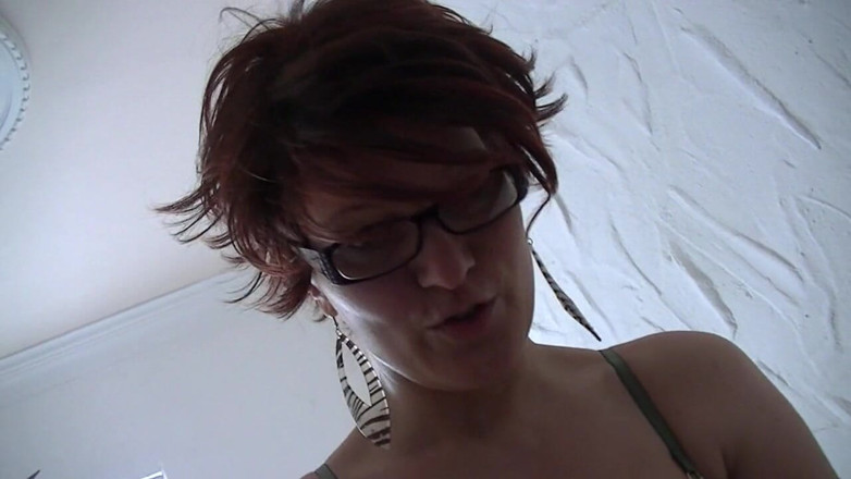 Popp Sylvie: Cum swallow in a hotel