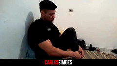 Carlos Simoes: In dieser fantasie wichst der schmutzige polizist, als er nach...