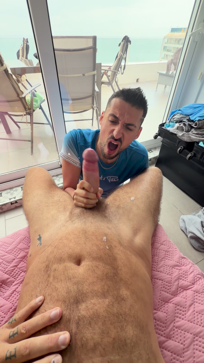 Andyleexxx: Liam Sucked on My Massive 11 Inch Cock