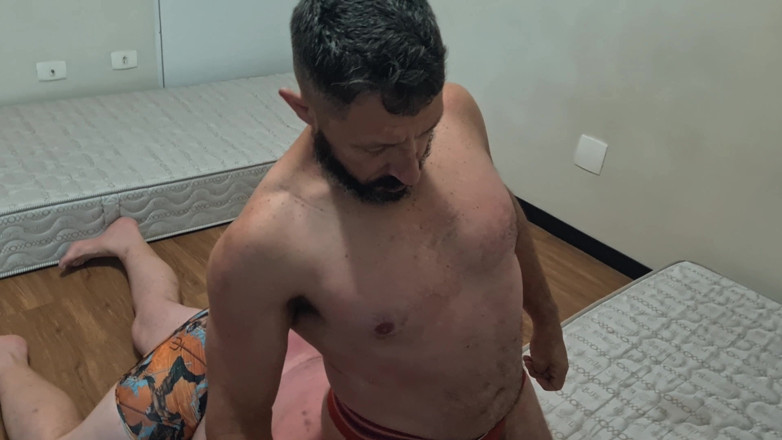 Punchbagplz: Silver Stepdaddy Boxer vs. Gouine Wrestler - Techniczna dominacja