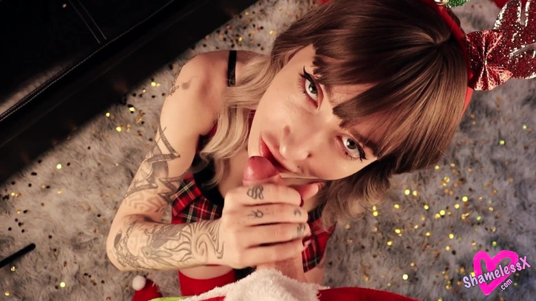 Shameless: Hermosa chica chupa la gran polla de Grinch, a lo...
