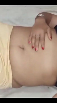 Iubită sexy dansând singură