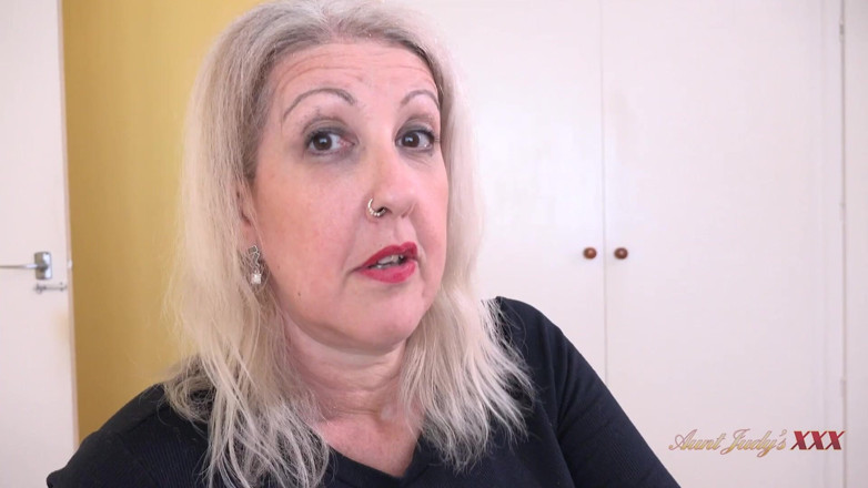 Aunt Judy's XXX: Auntjudysxxx - olgun üvey annen Bayan Maggie çalınan külot zulanı buluyor (pov bj)