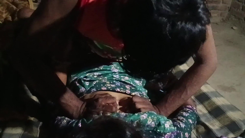 Indian sex2: Macocha indyjska Desi Sex Village Night sex hard facing Desi...