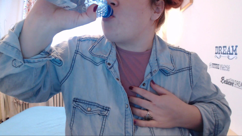 Roxanne Miller: 한 달에 컵을 성장하는 알약!