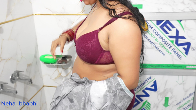 Neha bhabhi0832: Today I Bathed My Sister-in-law Naked, She Gave It Secretly