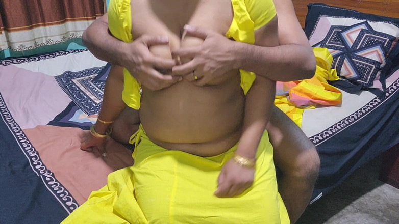 Akhi moni: Сексуальна дружина Гармін з чоловіком займається сексом у будинку... Частина 01