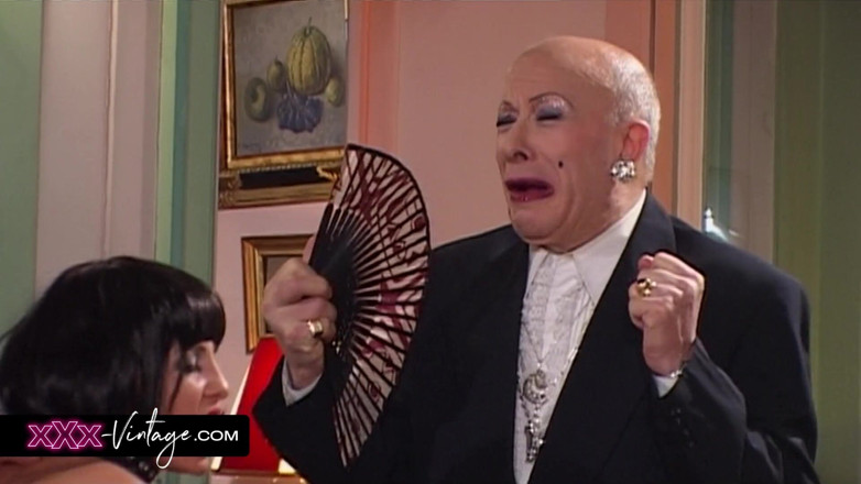 XXX-Vintage: Parisli eş değiştirme dairesinde sert grup seks