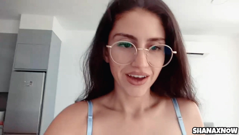 Shanaxnow: Chcaní na Moje džínové kraťasy během živé show