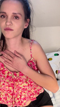 자지를 빨고 핑거링하는 18세