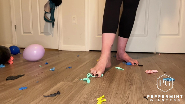 Peppermint Giantess: Will It Pop!? Giantess Feet Vs Balloons Barefoot, Sandals, Vans...