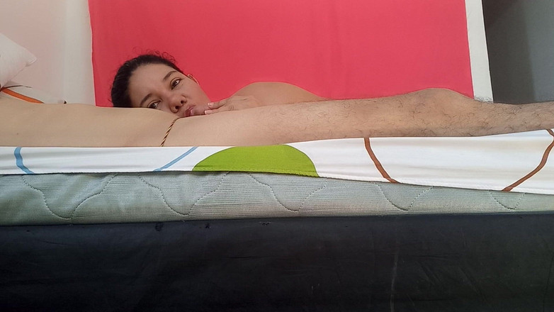 Valkyrie and Luigy Couple: Подруга сосет глубокую глотку красивой латине