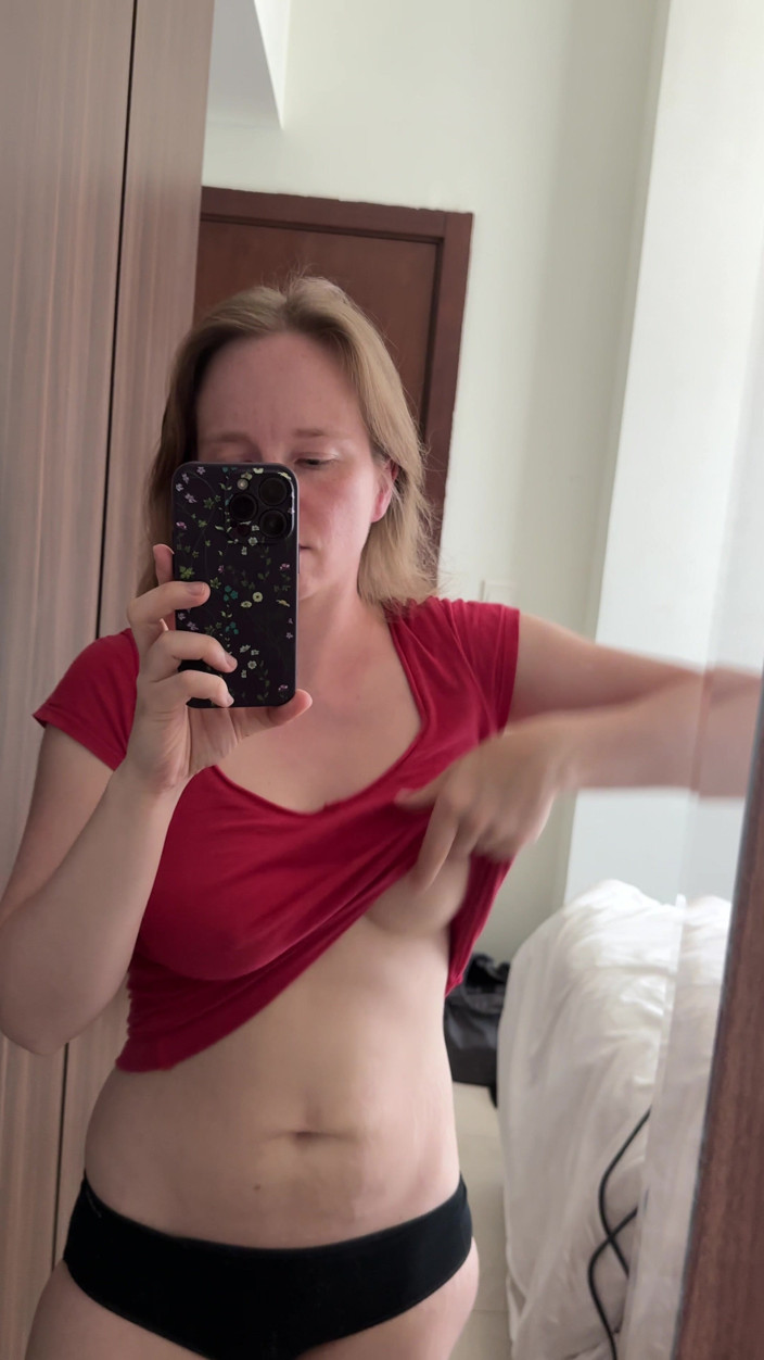 SweetLucy96: Pretty Blonde with Big Boobs
