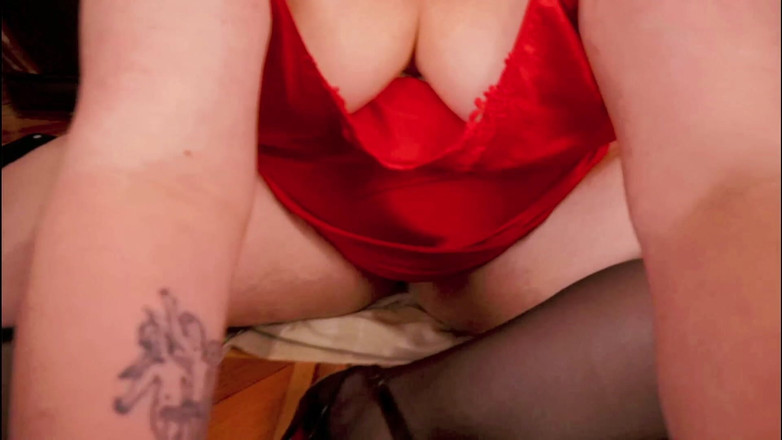 AssGives: 발 뒤꿈치를 보여주는