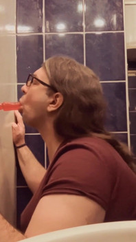 Menghisap Dildo