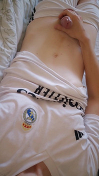 Junge in einer fußballuniform